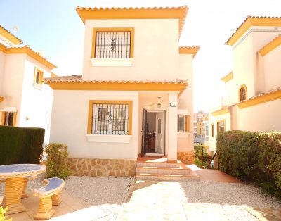 Detached 4 bedroom villa with private pool, garden and outdoor BBQ area- 2250